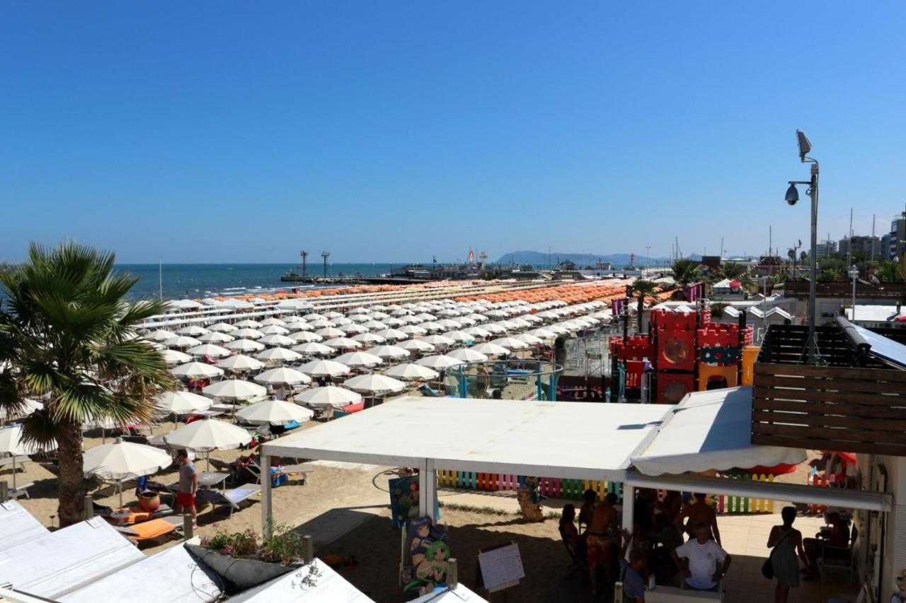 Hotel Record Riccione Exterior photo