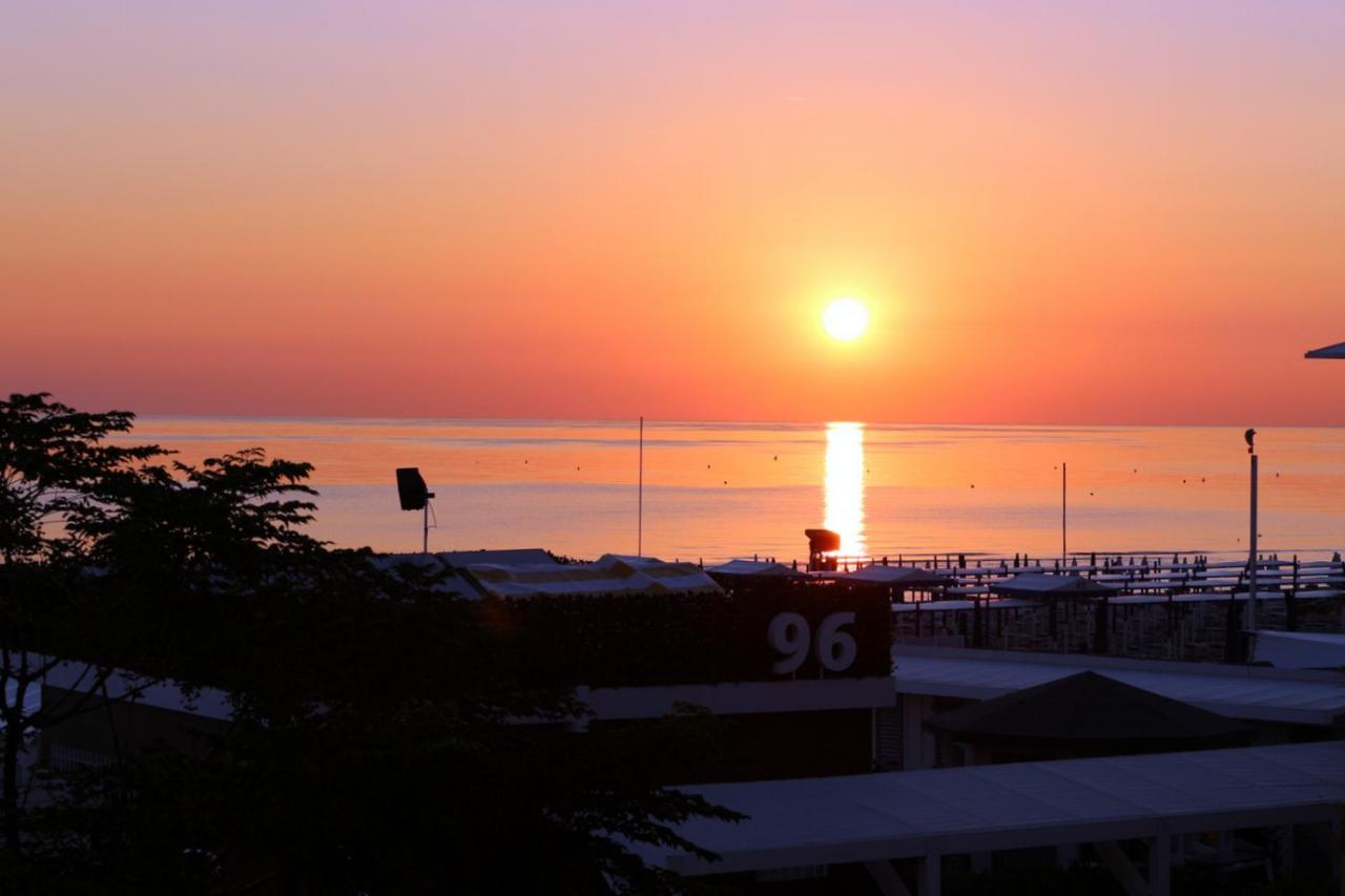 Hotel Record Riccione Exterior photo