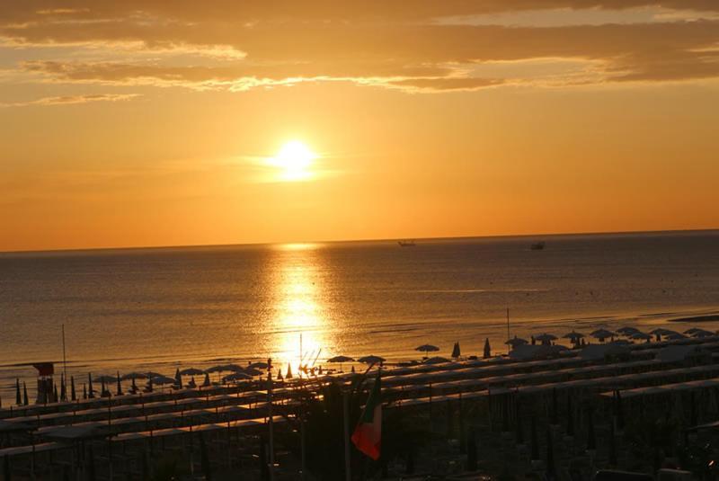 Hotel Record Riccione Exterior photo
