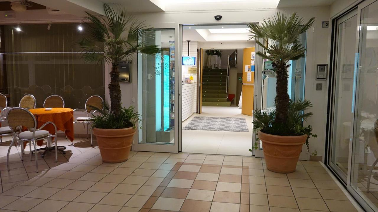 Hotel Record Riccione Exterior photo