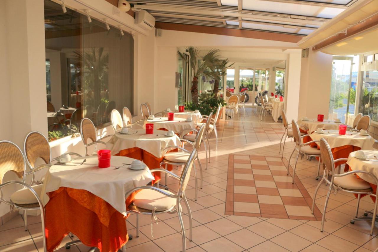Hotel Record Riccione Exterior photo